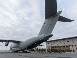 Abflug in den Einsatz: Soldaten des Taktischen Luftwaffengeschwaders 51 Immelmann starten im Dezember 2015 mit einem Airbus A400M vom Fliegerhorst Jagel in den Syrien-Einsatz. Inzwischen müssen Soldaten immer wieder lange Wartezeiten in Kauf nehmen, bevor