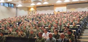 Plenum mit rund 350 studierende Offiziersanwärtern und Offizieren. Foto: DBwV