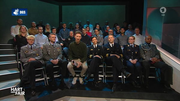 Unter den Zuschauern bei „Hart aber fair“: Zahlreiche Soldatinnen und Soldaten. Foto: Screenshot