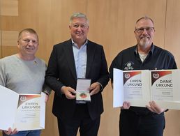 Bei der Ehrung (v.l.n.r.): Gerd Dombrowski, Thomas Behr und Hannes Dreier. Foto: LV Nord