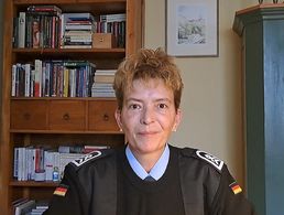 Stabsfeldwebel Christiane Ernst-Zettl in ihrem Homeoffice, in dem sie in freien Minuten ihrer mobilen Arbeit nachgeht. Foto: Privat