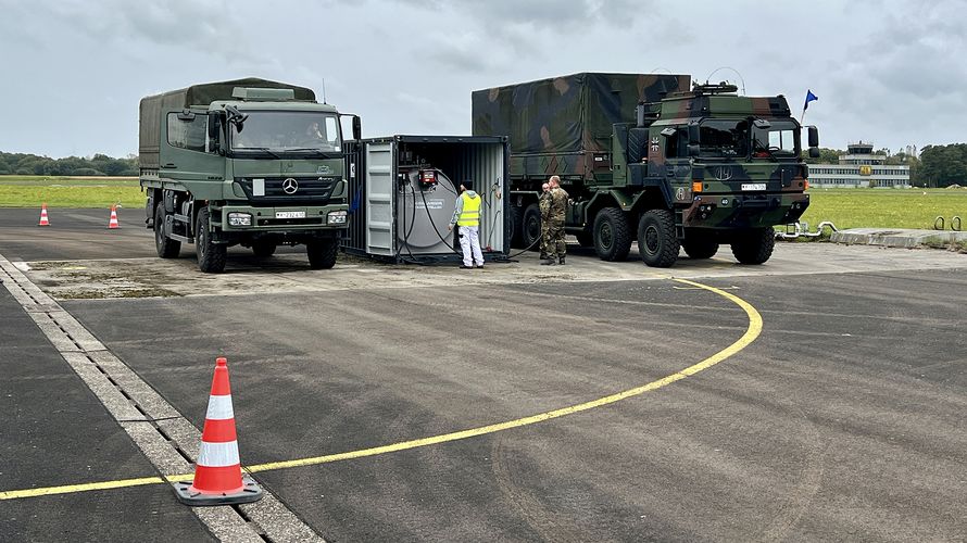 Im Convoy Support Center werden die Fahrzeuge auch mit Treibstoff versorgt. Foto: Rainer Lammers