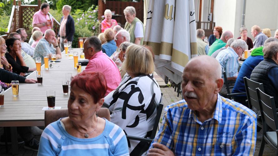 Gesellig ging es zu beim Sommerfest der Ehemaligen in Aachen. Foto: Barbara Fink-Abicht