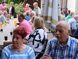 Gesellig ging es zu beim Sommerfest der Ehemaligen in Aachen. Foto: Barbara Fink-Abicht