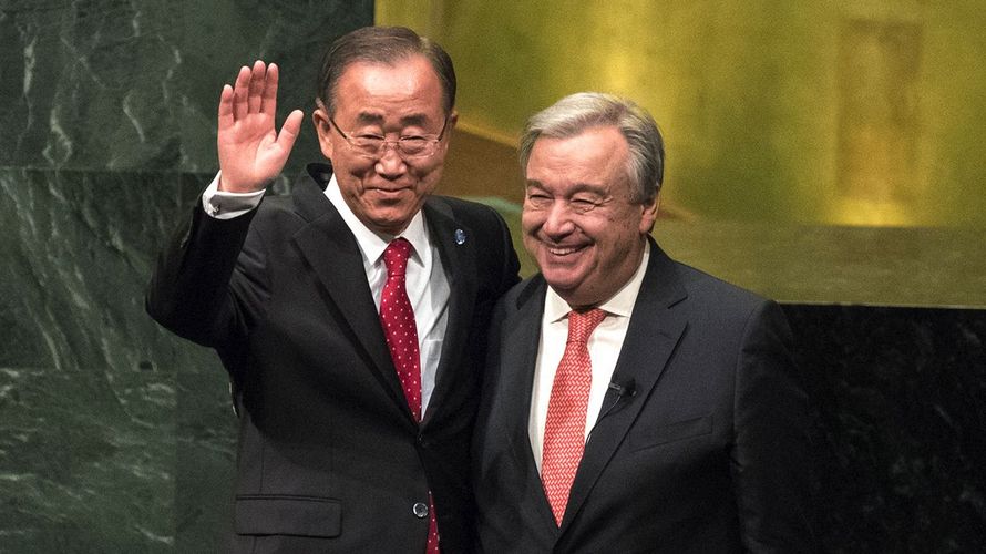 António Guterres (r.) übernimmt das Amt des UN-Generalsekretärs von Ban Ki-moon Foto: picture-alliance/ZUMA Press
