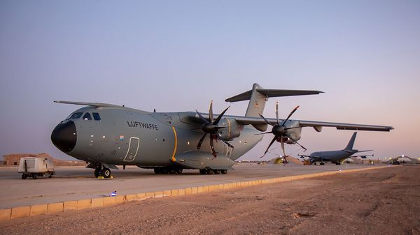 Ein Airbus A400M der Luftwaffe auf dem Stützpunkt Al-Asrak in Jordanien. Ein Teil der Maschinen wird mit der Fähiglkeit zum Schutz gegen Boden-Luft-Raketen aufgerüstet. Foto: DBwV/Christine Hepner