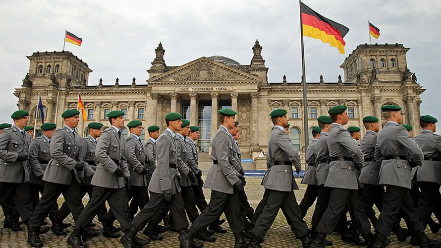 Am 20. Juli 2016 legen rund 400 Soldaten in Berlin im Rahmen eines feierlichen Appells ihr Gelöbnis ab. Archivfoto: Bundeswehr