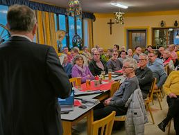 Volles Haus bei der ersten Informationsveranstaltung der Kameradschaft ERH Memmingen im neuen Jahr zum Thema „Leistungen der Beihilfe im Pflegefall“. Foto: Detlef Döring