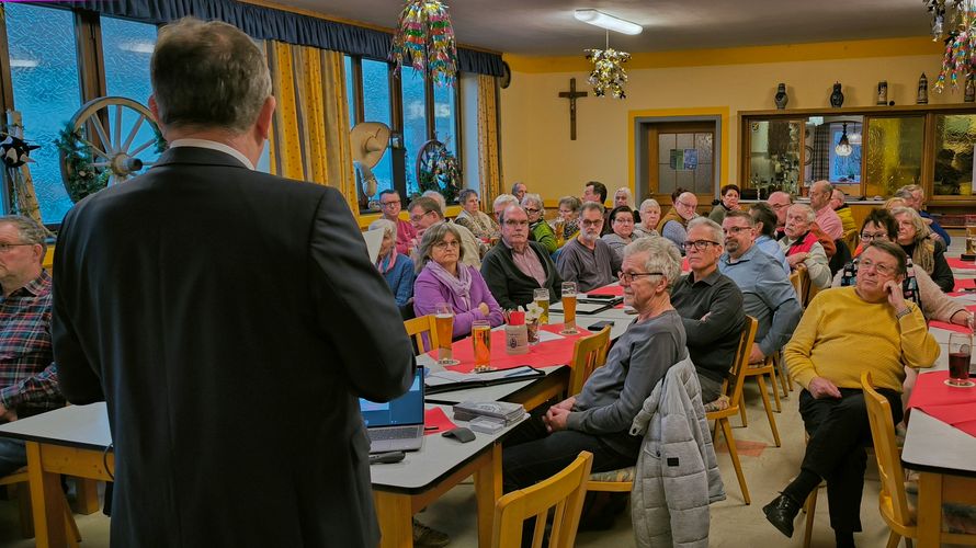 Volles Haus bei der ersten Informationsveranstaltung der Kameradschaft ERH Memmingen im neuen Jahr zum Thema „Leistungen der Beihilfe im Pflegefall“. Foto: Detlef Döring