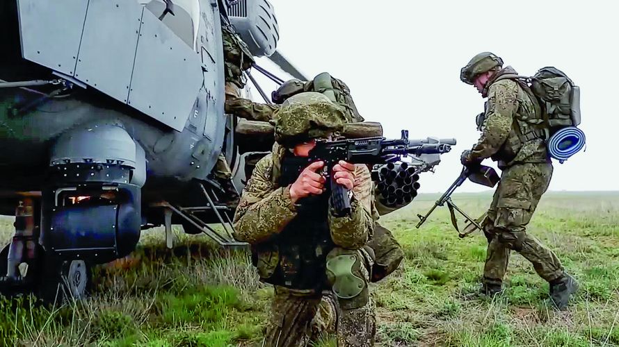 Dieses Foto aus einem Video zeigt russische Soldaten während einer Übung auf der Halbinsel Krim. Foto: Picture Alliance/AP