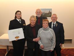 Vom Vorstand Christine Weidner (von linls), Detlef Dreyer und Rudi Haardt sowie von der Alzheimer-Stiftung Rosemarie Groß und Silvia Kindt. Foto: DBwV