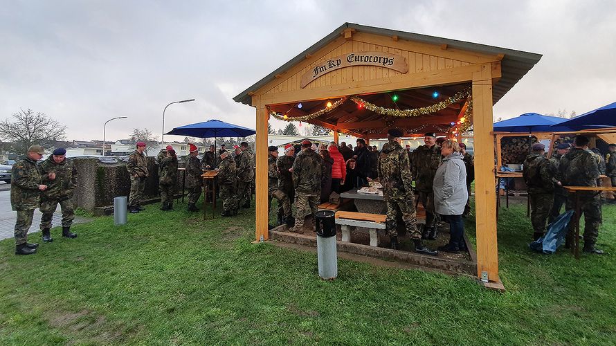 In Lebach lud der TruKa-Vorstand Soldaten und Zivilbeschäftigte nach der Mitgliederversammlung zur Einstimmung auf die Weihnachtszeit ein. Foto: Frank Schmitt