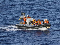 Rettungsaktion vor der libyschen Küste. An dem Einsatz im Mittelmeer ist auch die Bundeswehr beteiligt Foto: Bundeswehr