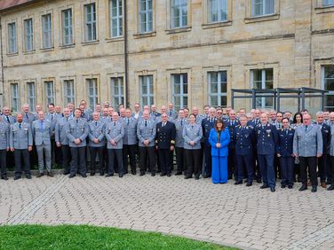 Über 60 Kommandeure und Dienststellenleiter trafen sich im Landesverband Süddeutschland in Bamberg zum Dialog und Erfahrungsaustausch mit der militärischen Führungsspitze und dem BundeswehrVerband. Foto: IK