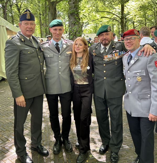 Treffen mit General Paul Hoefsloot und Major Marco Kroon, Träger des Militär-Wilhelms-Orden, dem höchsten niederländischen Verdienstorden. Foto: DBwV