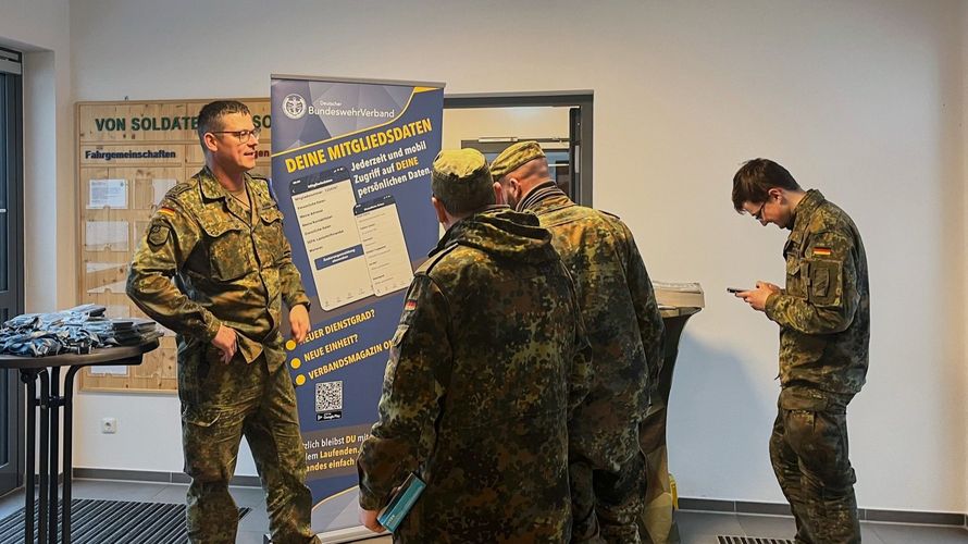 Mit der Mitgliederaktion gewann die TruKa Grenzland-Kaserne zusätzlich über 60 neue Mitglieder durch Aktualisierung der Daten beim BundeswehrVerband oder durch Neuwerbung. Fotos: TruKa GLK