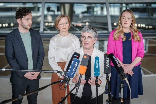 Die Grünen wollen das Finanzpaket nicht mittragen: Die Parteivorsitzenden von Bündnis 90/Die Grünen Felix Banaszak und Franziska Brantner und die Fraktionsvorsitzenden Britta Haßelmann und Katharina Dröge. Foto: picture alliance/dpa/Kay Nietfeld