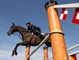 Andreas Ostholt mit "So Is Et" bei den Badminton Horse Trials 2016. Foto: picture alliance / empics | Steve Parsons