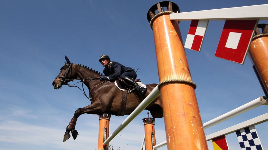 Andreas Ostholt mit "So Is Et" bei den Badminton Horse Trials 2016. Foto: picture alliance / empics | Steve Parsons