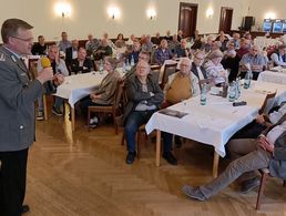 Beim Standorttag in Köln-Porz-Wahn informierte Oberst André Wüstner über aktuelle Schwerpunkte der Verbandspolitik. Foto: Franz Josef Wiegelmann