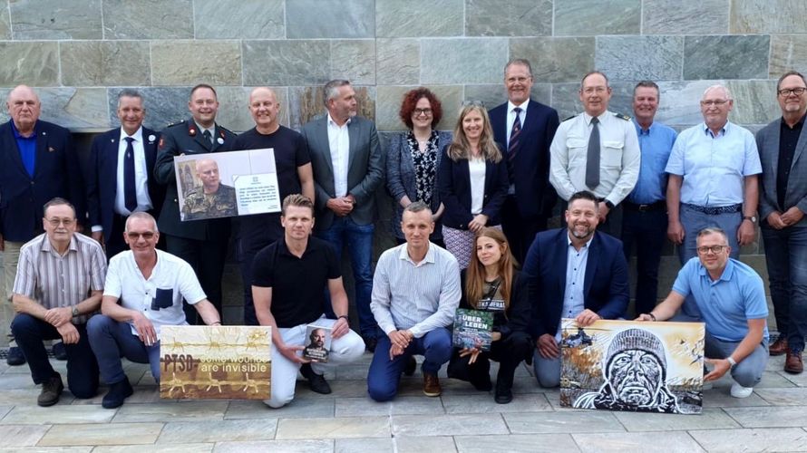 Eine Delegation des Deutschen BundeswehrVerbandes und des Reservistenverbandes beim niederländischen Veteranendag 2024. Foto: privat