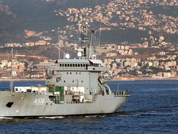 Bereits 2007 war der Tender "Donau" im UNIFIL-Einsatz vor der Küste des Libanon unterwegs. Nun mus das 1994 in Dienst gestellte Schiff zur Instandsetzung in die Werft. Foto: Bundeswehr/Fischer