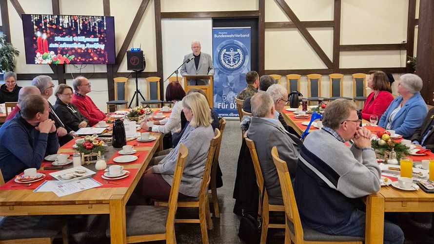 Den Jahresabschluss feierten über siebzig Mitglieder der KERH Würzburg/Veitshöchheim und des Traditionsverbandes 12. Panzerdivision gemeinsam. Foto: Roland Stengl