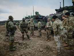 Deutsche und US-amerikanische Soldaten der Enhanced Forward Presence Battlegroup bei der multinationalen Übung Ramming Bull in Litauen. Foto: Bundeswehr/Jana Neumann