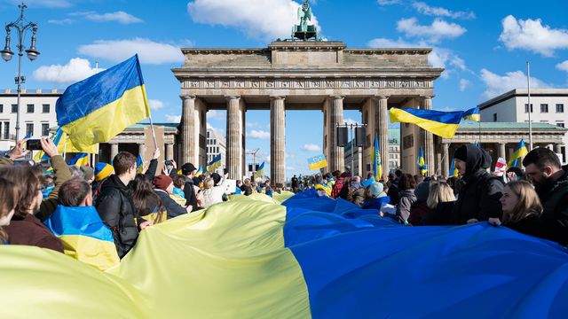 Tausende Menschen gingen deutschlandweit auf die Straße, um für den Frieden in der Ukraine zu demonstrieren. Foto: picture alliance/SZ Photo /Olaf Schülke