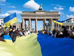 Tausende Menschen gingen deutschlandweit auf die Straße, um für den Frieden in der Ukraine zu demonstrieren. Foto: picture alliance/SZ Photo /Olaf Schülke