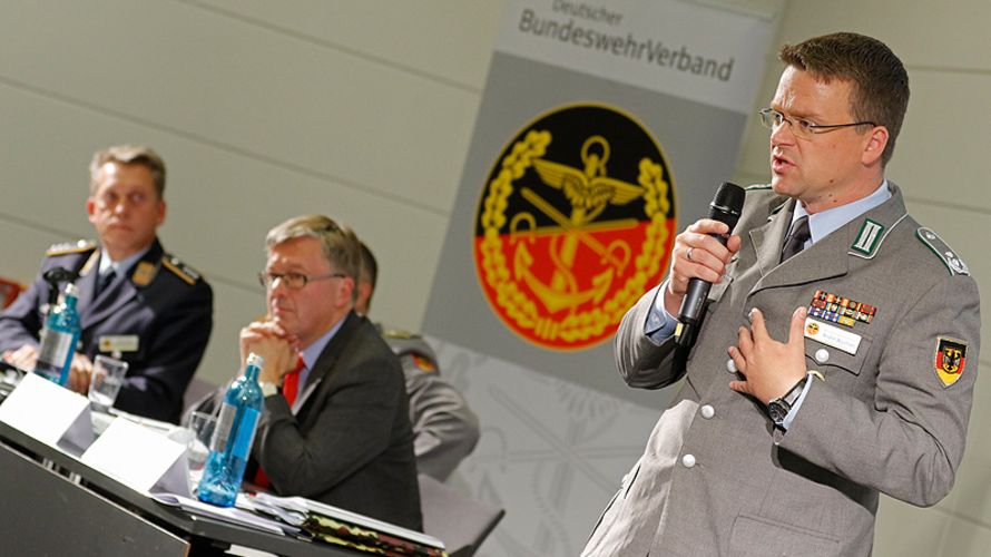 Ein Jahr vor der 20. Hauptversammlung zogen die Vorstände des Deutschen BundeswehrVerbandes auf dem Verbandstag in Berlin eine äußerst positive Zwischenbilanz.
