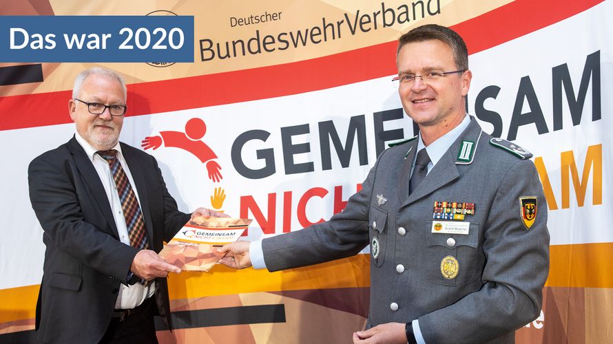 Wolfgang Hellmich (SPD), Vorsitzender des Verteidigungsausschusses des Deutschen Bundestags, und der DBwV-Bundesvorsitzende André Wüstner (r.) bei der Übergabe der Verbandsforderungen Foto: DBwV/Bombeke