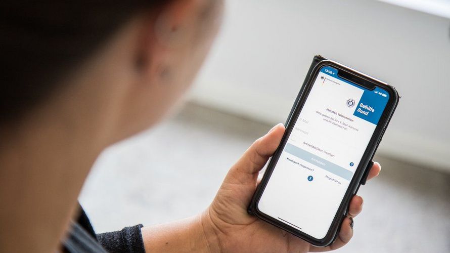 Statt per Post: Mit der App lässt sich künftig Beihilfe beantragen. Foto: DBwV/Scheurer