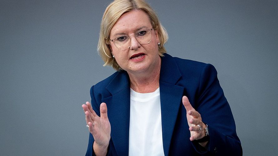 Eva Högl (SPD) sprach zum ersten Mal als neue Wehrbeauftragte vor dem Bundestag. Thema war der Jahresbericht 2019, den ihr Vorgänger Hans-Peter Bartels im Januar vorgelegt hat. Foto: dpa