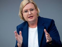 Eva Högl (SPD) sprach zum ersten Mal als neue Wehrbeauftragte vor dem Bundestag. Thema war der Jahresbericht 2019, den ihr Vorgänger Hans-Peter Bartels im Januar vorgelegt hat. Foto: dpa