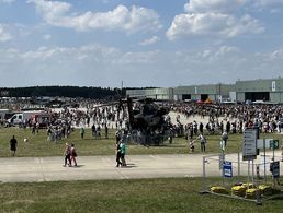 Viel Betrieb am Standort Schönewalde/Holzdorf: Bei bestem Wetter kamen mehr als 36.000 Besucherinnen und Besucher zum Tag der Bundeswehr. Foto: DBwV/Anne Jekien