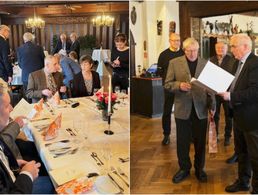 Beim Neujahrsempfang der Kameradschaft ERH Bruchsal zeichnete Vorsitzender Ralph Bender Kassenwart Hauptmann a.D. Alfred Dosch mit der Dankurkunde des Bundesvorsitzenden und einem Buchpreis aus. Foto: Ralph Bender