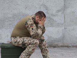 Symbolbild: Die Posttraumatische Belastungsstörung (PTBS) wird durch das Erleben von Gewaltverbrechen oder Kriegshandlungen ausgelöst. Foto: Bundeswehr/Jonas Weber