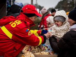 Immer mehr Menschen flüchten vor dem Krieg in der Ukraine über die Grenzen, wie hier in Rumänien. Foto: picture-alliance/Photoshot