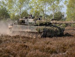 Grünes Licht für mehr Schutz für den Leopard-Panzer. Am 27. Januar gab der Haushaltsausschuss des Deutschen Bundestages Haushaltsmittel für ein abstandsaktives Schutzsystem frei. Foto: Bundeswehr/Marco Dorow