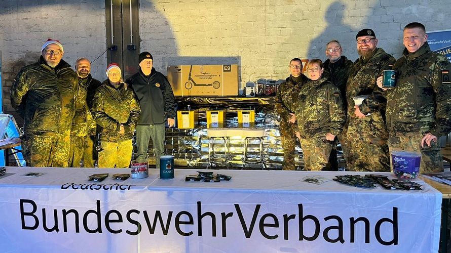 Eutin: Der TruKa-Vorstand beim Weihnachtsmarkt. Foto: DBwV