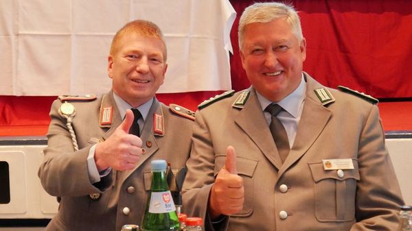 Gerd Dombrowski (l.) und Thomas Behr bilden weiter das Führungsduo im Landesverband Nord. Foto: DBwV