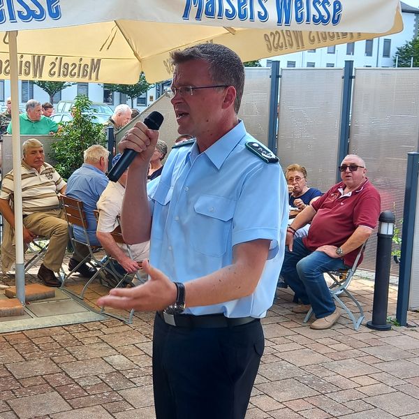 DBwV-Bundesvorsitzender Oberst André Wüstner informierte ausführlich zu allerlei politischen Terminen die er vor dem Hintergrund der aktuellen Lage derzeit wahrnimmt. Foto: Gerald Arleth