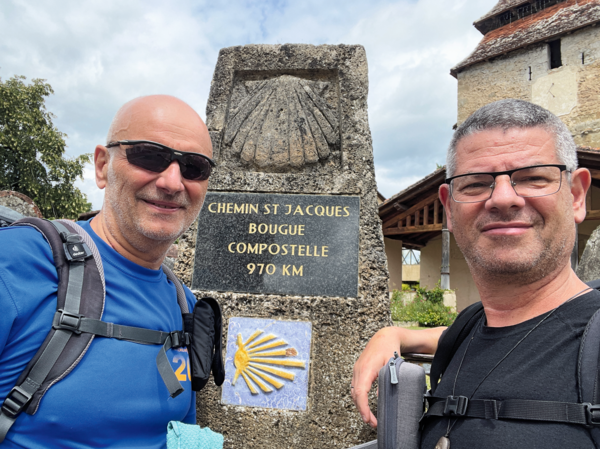 Kameradschaft über das Dienstzeitende hinaus: Zusammen mit Oberstabsfeldwebel a.D. Jörg Krietenstein pilgert Wolfgang Scholz (rechts) regelmäßig. Foto: privat