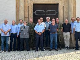 In Paderborn traf sich Bezirksvorsitzender Oberstabsfeldwebel a.D. Uwe Simolka mit den Mandatsträgern des Bezirks 4 (Ostwestfalen-Lippe). Foto: DBwV/LV West 