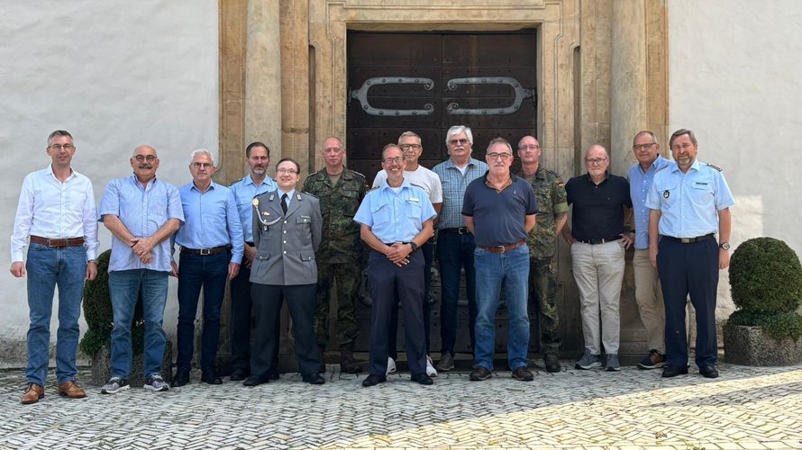 In Paderborn traf sich Bezirksvorsitzender Oberstabsfeldwebel a.D. Uwe Simolka mit den Mandatsträgern des Bezirks 4 (Ostwestfalen-Lippe). Foto: DBwV/LV West 