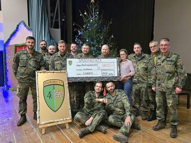 Spenden für den Marsch zum Gedenken sammelten die Soldatinnen und Soldaten des 4./ AufklBtl 13 im PzGrenBtl 391 in Bad Salzungen. Foto: DBwV