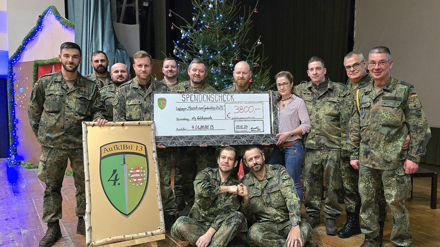 Spenden für den Marsch zum Gedenken sammelten die Soldatinnen und Soldaten des 4./ AufklBtl 13 im PzGrenBtl 391 in Bad Salzungen. Foto: DBwV