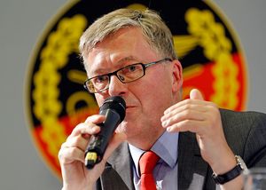 Der Wehrbeauftragte des Deutschen Bundestags, Hans-Peter Bartels, gratulierte dem DBwV zum Verbandsjubiläum.