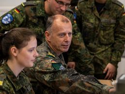 Der Chief Information Security Officer der Bundeswehr, Generalmajor Jürgen Setzer, ist der Gesamtverantwortliche für die Cyber-Sicherheit in der Bundeswehr. Foto: Bundeswehr/ Martina Pump